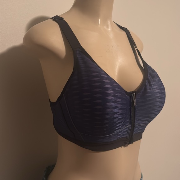 Victoria's Secret Sport Knockout Front Zip Sport Bra
Blue and Green size 34D - Picture 2 of 7